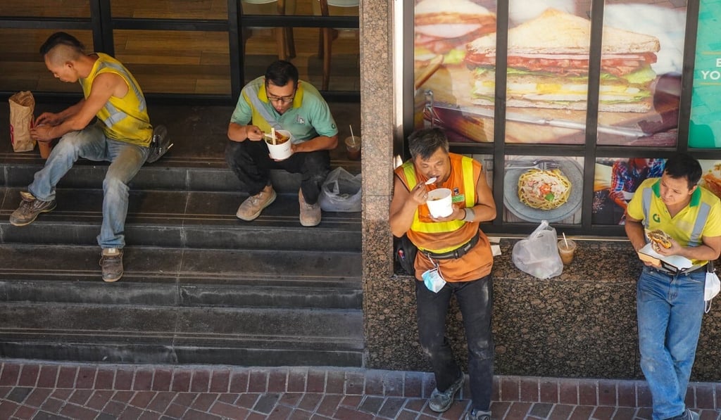 Workers having their lunch in Admiralty on Thursday. Photo: Sam Tsang