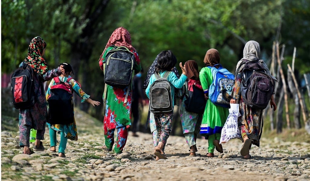 Schoolchildren have returned to open-air schools in Kashmir, after the coronavirus lockdown disrupted education in the region. Photo: AFP