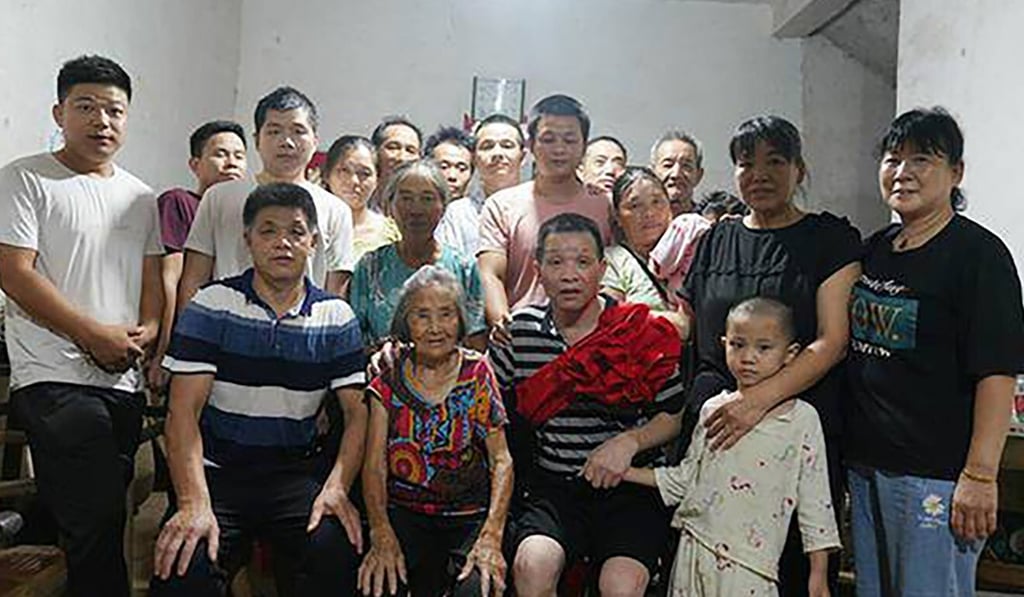 Zhang Yuhuan with his family, many of whom he hardly recognised, including his 84-year-old mother. Photo: Weibo Zhang Yuhuan with his family, many of whom he hardly recognised, including his 84-year-old mother. Photo: Weibo