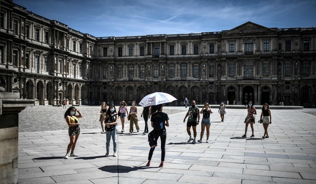 Tourists visit the Louvre museum in Paris: Photo: AFP