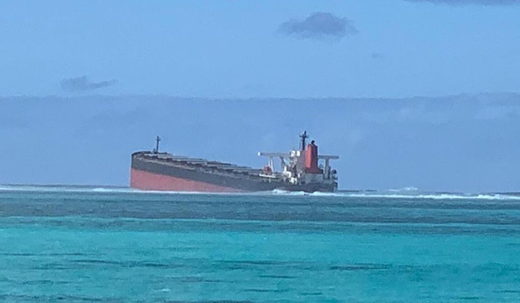 The freighter Wakashio, which ran aground on July 25, lies off the east coast of Mauritius. Photo: DPA