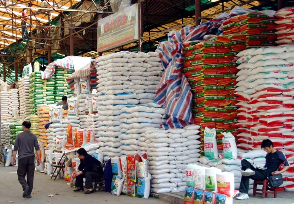 Merchants wait for customers at the Xudong grain market in Hubei province. Industry insiders said that many farmers this year have decided to hoard grains – instead of selling them to the government – as a result of the coronavirus pandemic. Photo: AP Merchants wait for customers at the Xudong grain market in Hubei province. Industry insiders said that many farmers this year have decided to hoard grains – instead of selling them to the government – as a result of the coronavirus pandemic. Photo: AP