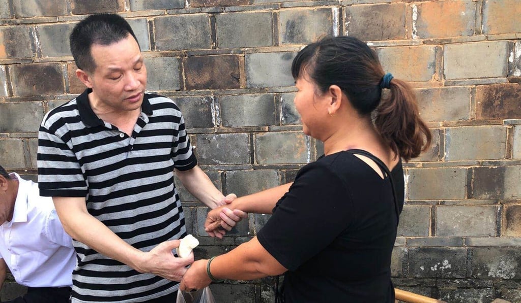 Song Xiaonu (right) says she just wants a hug from her former husband, Zhang Yuhuan. Photo: Weibo