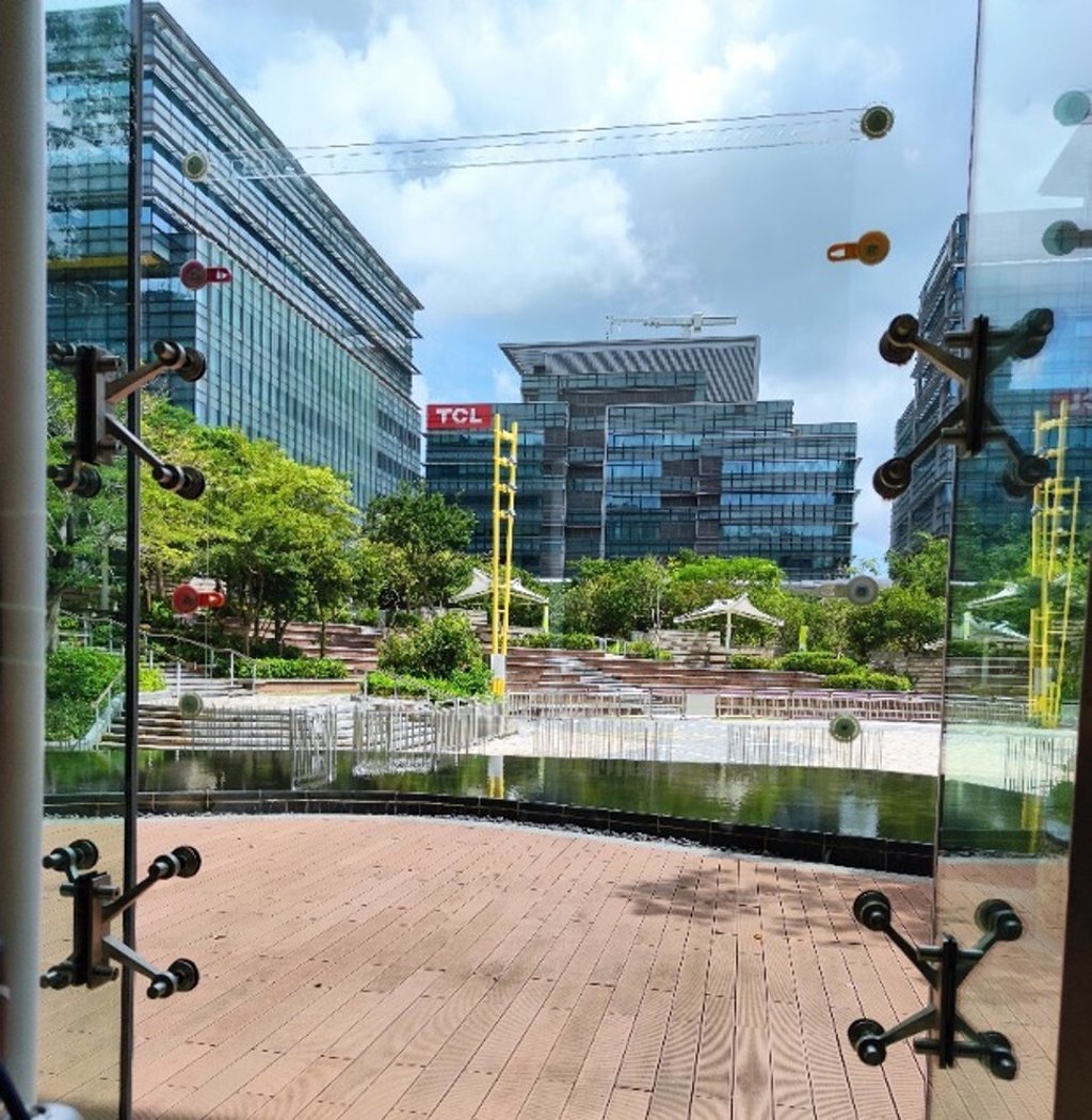 Hong Kong Science Park’s windows (above) feature ANTwave Technology's patented transparent meta-surface film technology, which enables 5G millimetre wave communication signals to pass through the glass windows of buildings and improves 5G signals in indoor environments