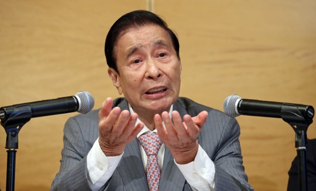 Billionaire Lee Shau-kee, an executive director, seen here during its annual general meeting in 2016. Photo: Bruce Yan