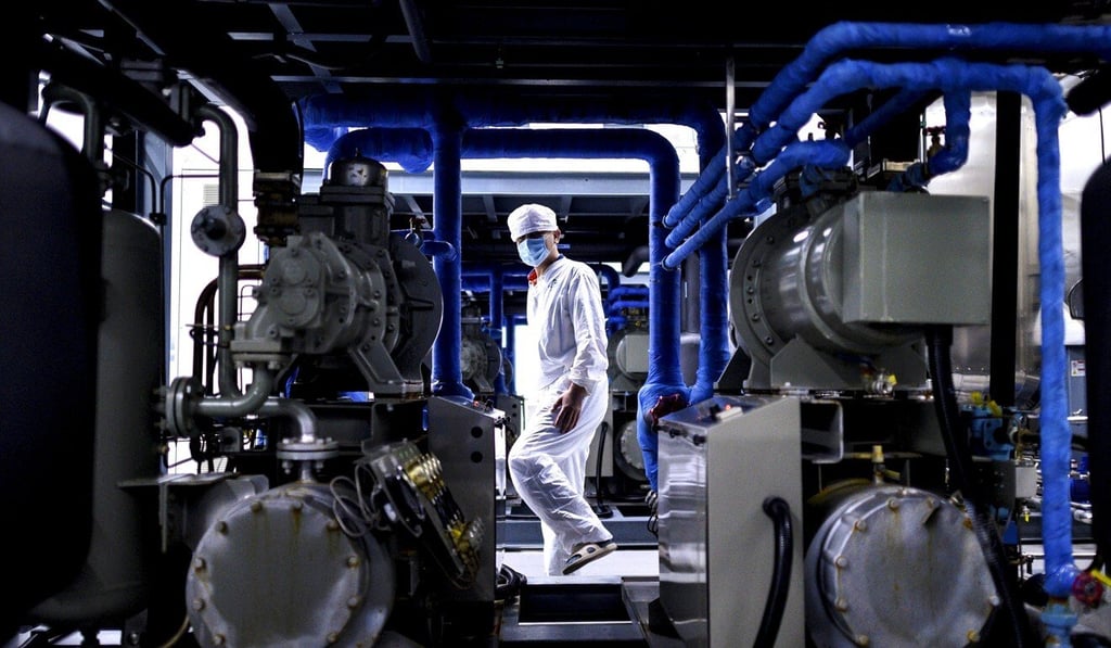 A worker at a lab of the Yisheng Biopharma company in Shenyang, Liaoning province, China. Photo: AFP