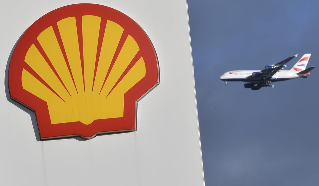 A passenger plane flies behind a Shell logo. Photo: Reuters