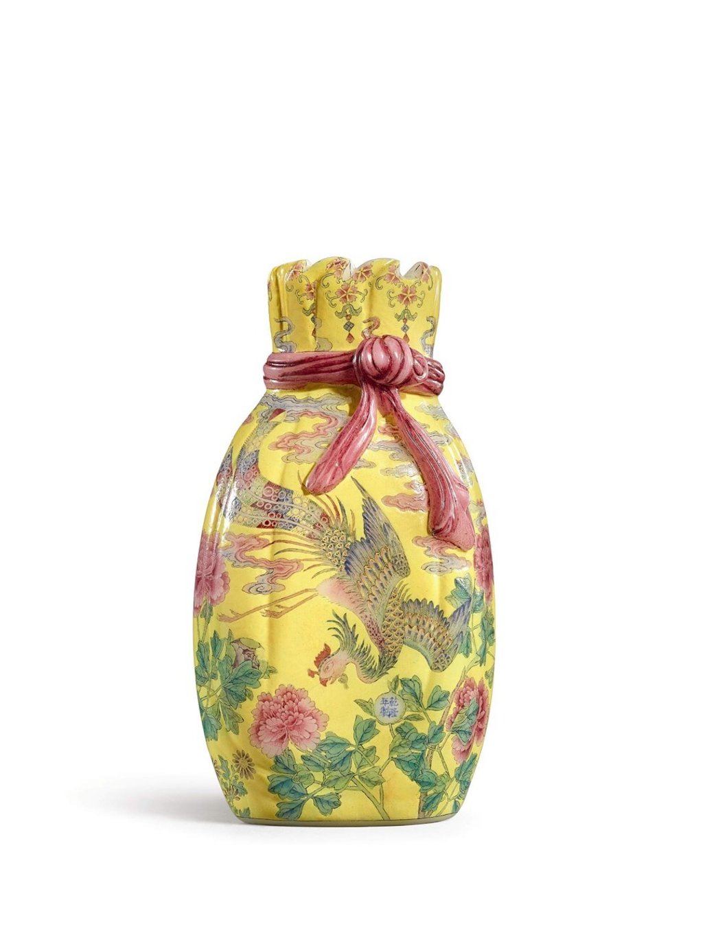 This enamelled glass vase from the Qianlong period fetched US$26.4 million at a Sotheby’s auction in 2019. Photo: Sotheby’s This enamelled glass vase from the Qianlong period fetched US$26.4 million at a Sotheby’s auction in 2019. Photo: Sotheby’s