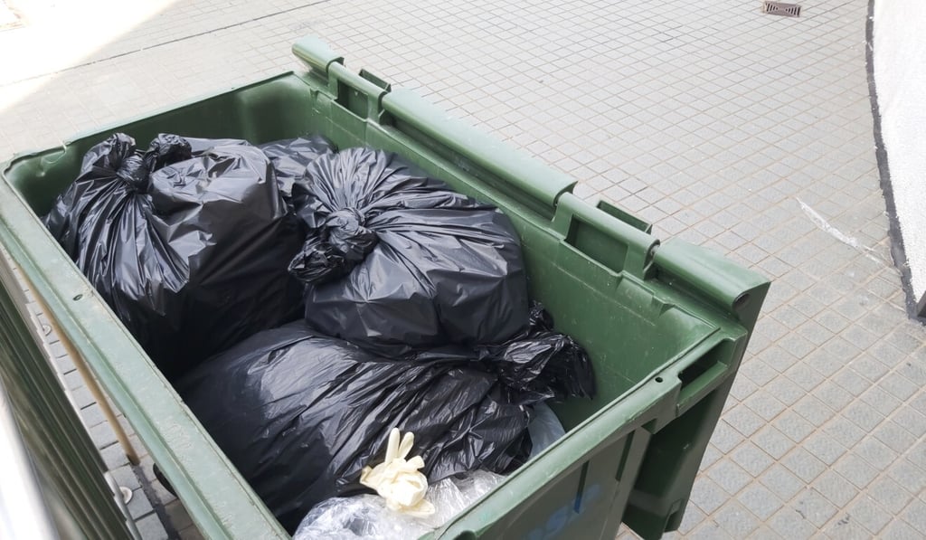 A surgical glove is seen in a rubbish bin at a back entrance to the Ma On Shan Sports Centre coronavirus testing centre on Wednesday. Photo: Jack Lau A surgical glove is seen in a rubbish bin at a back entrance to the Ma On Shan Sports Centre coronavirus testing centre on Wednesday. Photo: Jack Lau