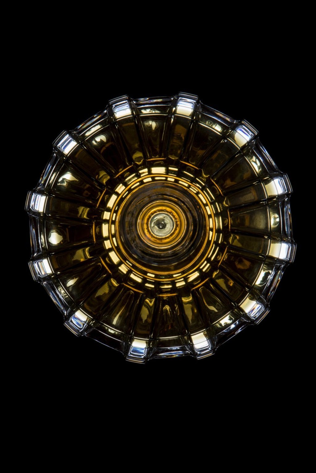 The brand chose to present the pairs of Toupies in identical bottles, save for the male being slightly larger. The brand chose to present the pairs of Toupies in identical bottles, save for the male being slightly larger.