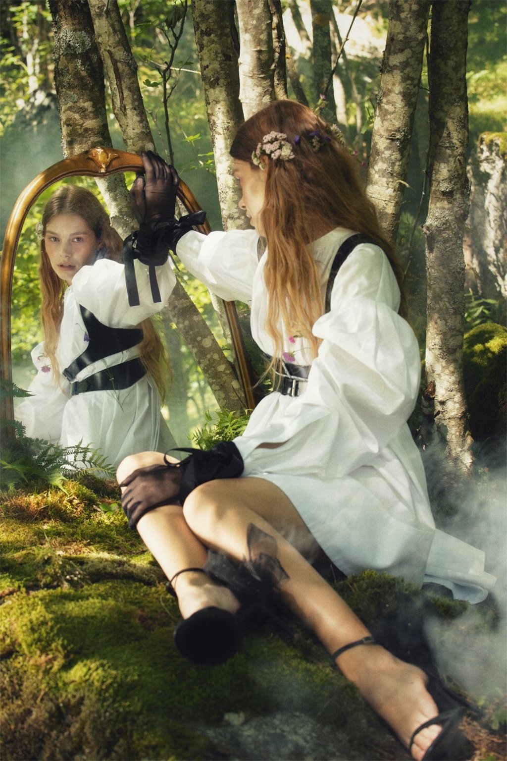 Alexander McQueen dress, US$1,845; belt, US$360; Duecci gloves, price upon request; Giuseppe Zanotti sandals, US$2,000. Alexander McQueen dress, US$1,845; belt, US$360; Duecci gloves, price upon request; Giuseppe Zanotti sandals, US$2,000.