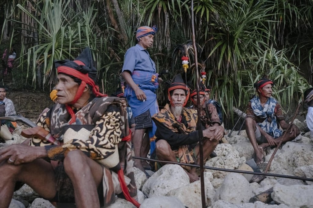 Ratos (shamans) wait at the seashore for the nyale sea worms, whose arrival is a signal for Pasola, a ritual war game played on the Indonesian island of Sumba, to take place. Photo: Agoes Rudianto Ratos (shamans) wait at the seashore for the nyale sea worms, whose arrival is a signal for Pasola, a ritual war game played on the Indonesian island of Sumba, to take place. Photo: Agoes Rudianto