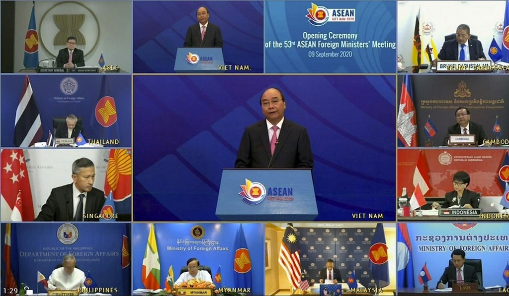 Vietnamese Prime Minister Nguyen Xuan Phuc (centre) delivers a speech during the opening of the Asean Foreign Ministers' Meeting on Wednesday. Photo: VTV via AP