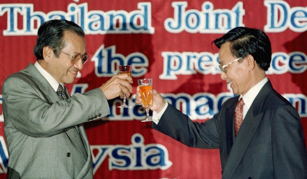 In this 1998 file photo, Thai Prime Minister Chuan Leekpai, right, offers a toast to his Malaysian counterpart Mahathir Mohamad after the signing of a gas deal related to the JDA. Photo: Reuters In this 1998 file photo, Thai Prime Minister Chuan Leekpai, right, offers a toast to his Malaysian counterpart Mahathir Mohamad after the signing of a gas deal related to the JDA. Photo: Reuters