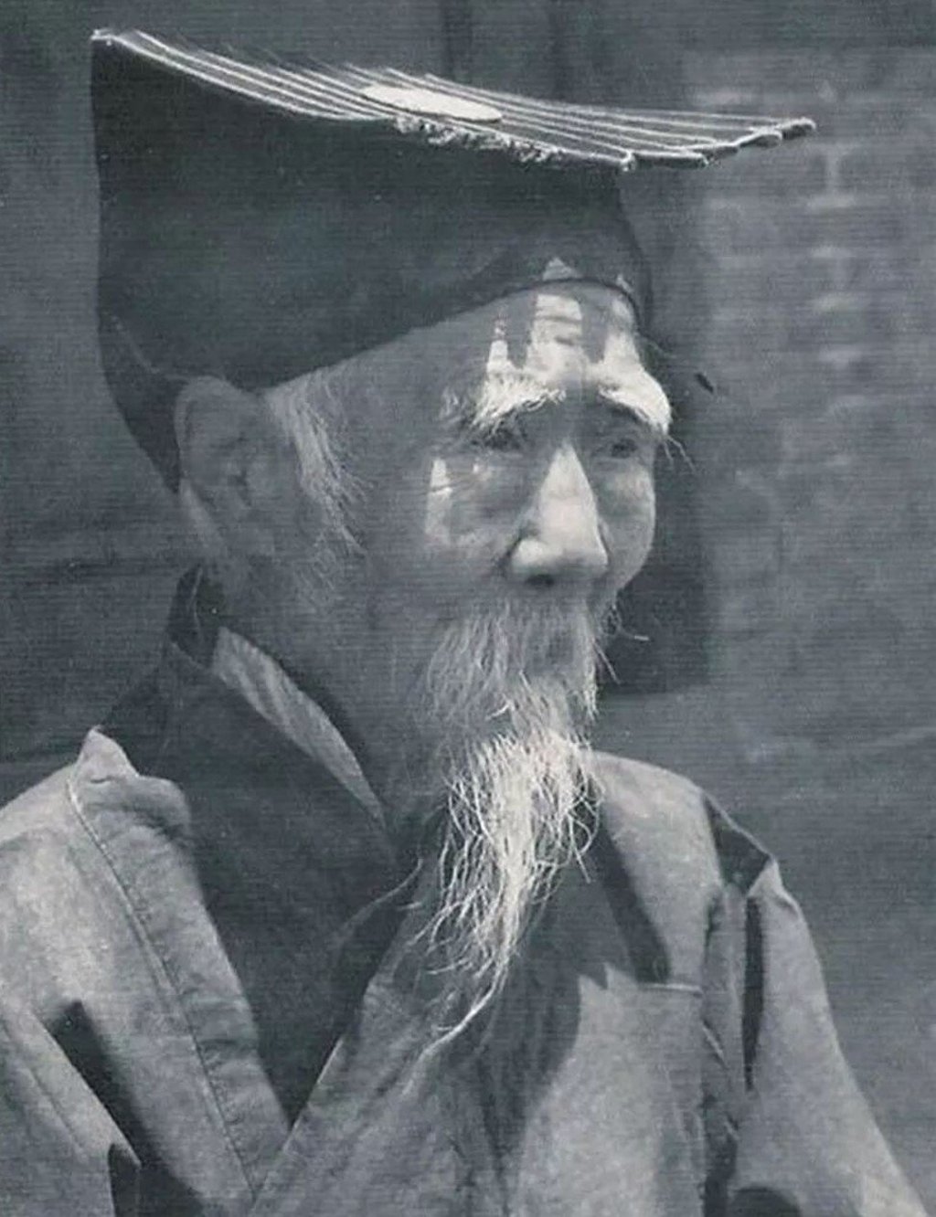 A Taoist priest in a Chunyang or Letian hat. Photo: Handout