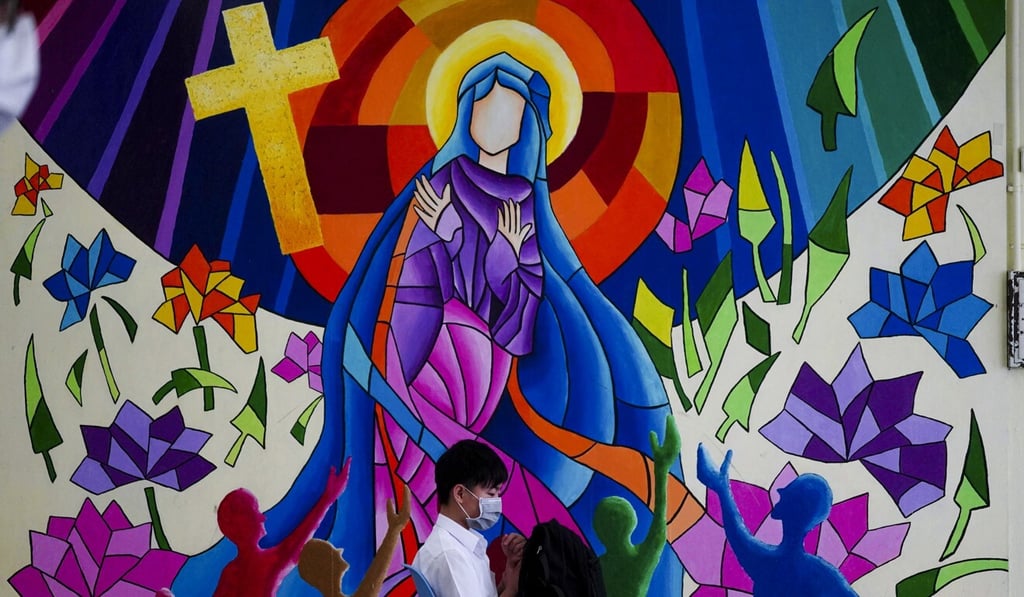 Pupils returned to the classroom at Salesians of Don Bosco Ng Siu Mui Secondary School in Kwai Chung on Wednesday. Photo: Sam Tsang