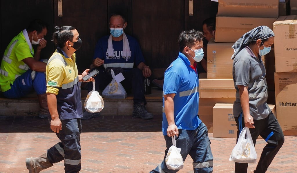 Workers carry their takeaways in Admiralty on July 30. Photo: Sam Tsang Workers carry their takeaways in Admiralty on July 30. Photo: Sam Tsang