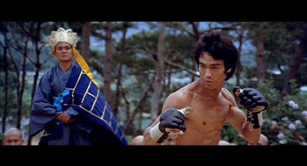 Bruce Lee wearing kempo gloves in Enter the Dragon. Photo: Golden Harvest and Warner Bros