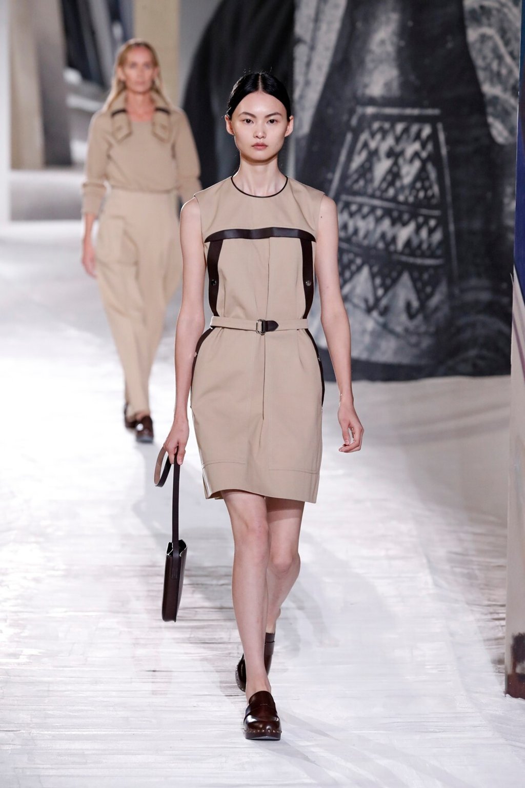 A model presents a creation by Hermès during the women’s spring/summer 2021 ready-to-wear fashion show at the 2020 Paris Fashion Week. Photo: Xinhua A model presents a creation by Hermès during the women’s spring/summer 2021 ready-to-wear fashion show at the 2020 Paris Fashion Week. Photo: Xinhua