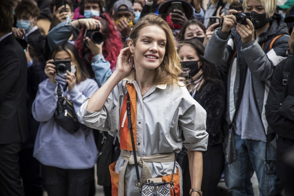Russian model Natalia Vodianova arrives for the spring/summer 2021 ready-to-wear collection by French designer Nicolas Ghesquière for Louis Vuitton. Photo: EPA-EFE Russian model Natalia Vodianova arrives for the spring/summer 2021 ready-to-wear collection by French designer Nicolas Ghesquière for Louis Vuitton. Photo: EPA-EFE
