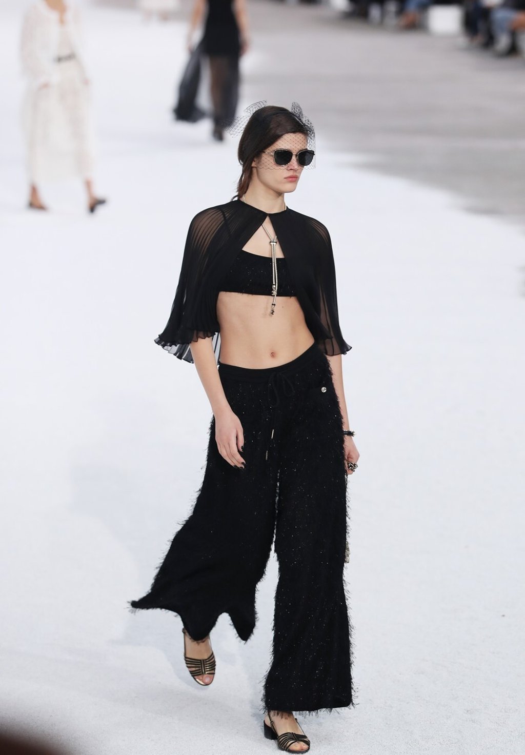 Viard married Hollywood glamour with the casual. Photo: Xinhua