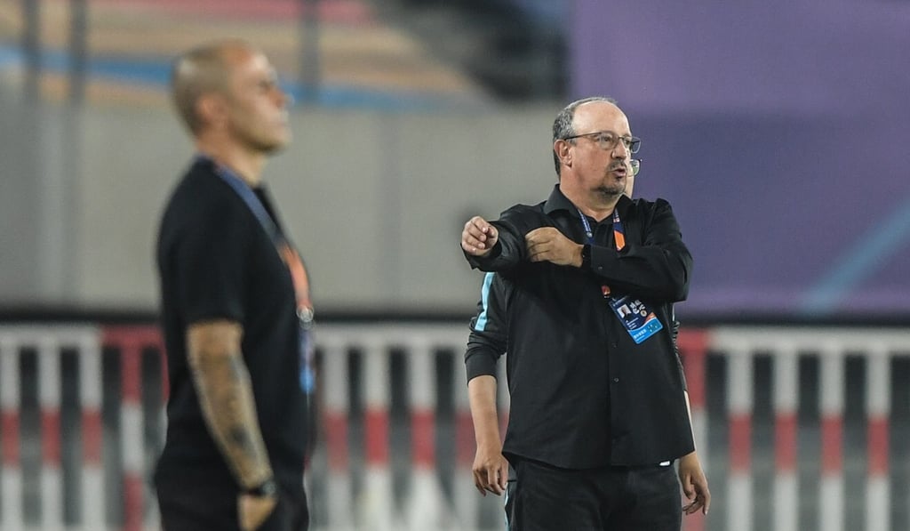 Rafael Benitez, the head coach of Dalian Pro, gestures during the match against Guangzhou Evergrande. Photo: Xinhua