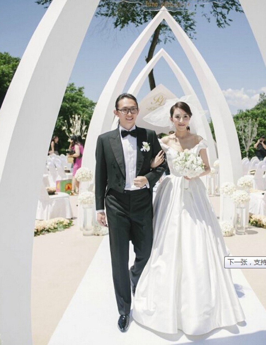 Pan Rui and Liao Jing getting married near the Great Wall of China. Photo: Sina