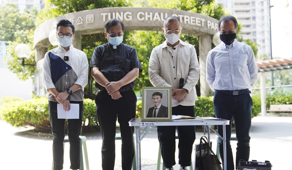 District councillor Kalvin Ho, pastor Timothy Lam, and lawmakers Shiu Ka-chun and Fernando Cheung take part in a moment of silence for Le Van Muoi on Wednesday. Photo: Sam Tsang District councillor Kalvin Ho, pastor Timothy Lam, and lawmakers Shiu Ka-chun and Fernando Cheung take part in a moment of silence for Le Van Muoi on Wednesday. Photo: Sam Tsang