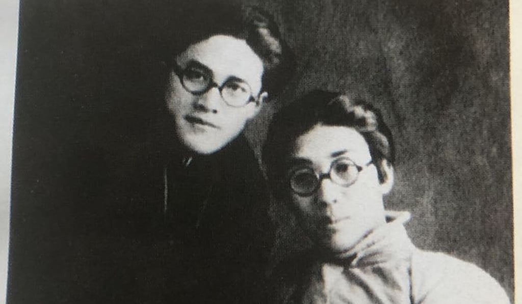 Zhang Weihua, left, pictured with Kim Il-sung’s younger brother Chol-ju. Photo: Zhang Jinquan’s ‘Da Yi Qian Qiu’ (Ethnic Korean Research Institute, Shenyang, 2000)