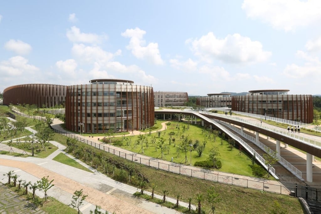 Branksome Hall Asia, an international school situated on South Korea’s island of Jeju, offers boarding for girls from Grades 6 to 12.