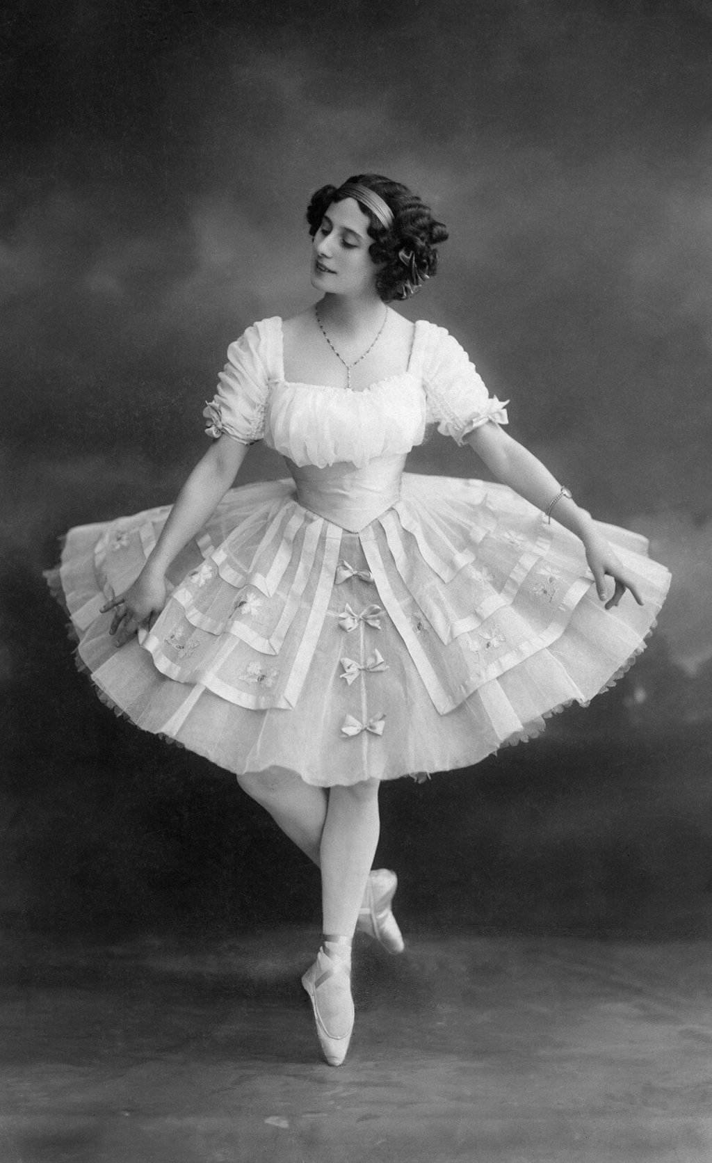 Anna Pavlova stars in Giselle in St Petersburg in 1905. Photo: Getty Images Anna Pavlova stars in Giselle in St Petersburg in 1905. Photo: Getty Images