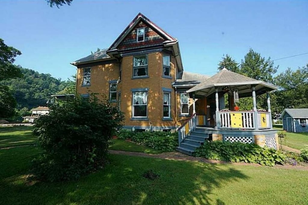 The house where The Silence of the Lambs was shot has four bedrooms and one bathroom. Photo: TopTenRealEstateDeals.com Archives