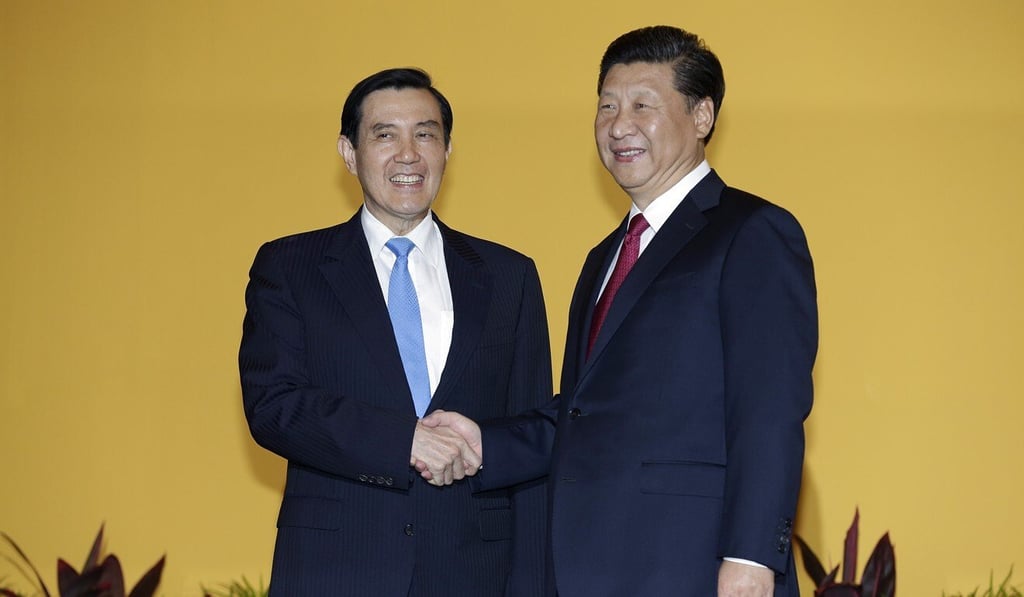 Chinese President Xi Jinping, right, and Taiwan President Ma Ying-jeou, left, at the Shangri-la Hotel in Singapore in 2015. The talks were brokered by Singapore. Photo: AP