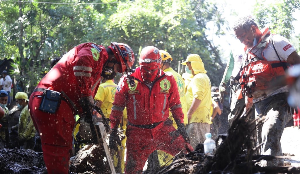 Firefighters search for victims after the landslide in Nejapa, El Salvador. Photo: EPA-EFE