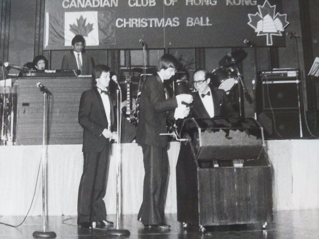 Nesbitt (centre) with Li Ka-shing at a Canadian Club charity event, in 1981. Photo: courtesy of David Nesbitt