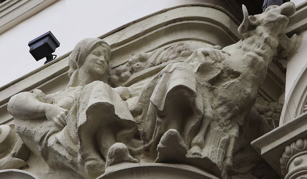 The sculpture as it appeared before it was ‘restored’. Photo: AP The sculpture as it appeared before it was ‘restored’. Photo: AP