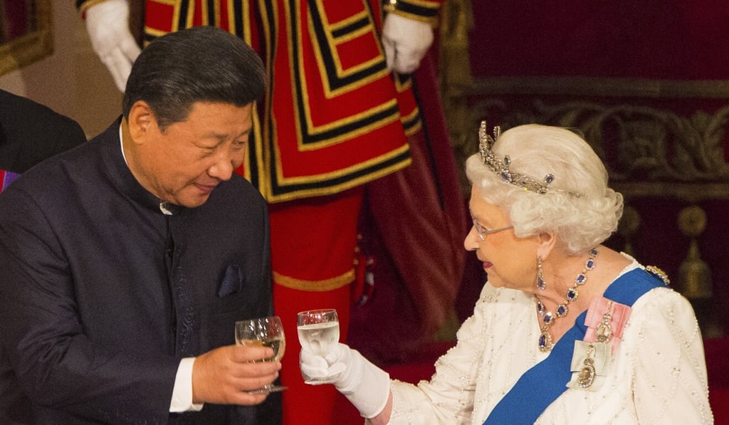 Chinese President Xi Jinping with Britain's Queen Elizabeth during a state banquet at Buckingham Palace, London, in 2015. Photo: AP