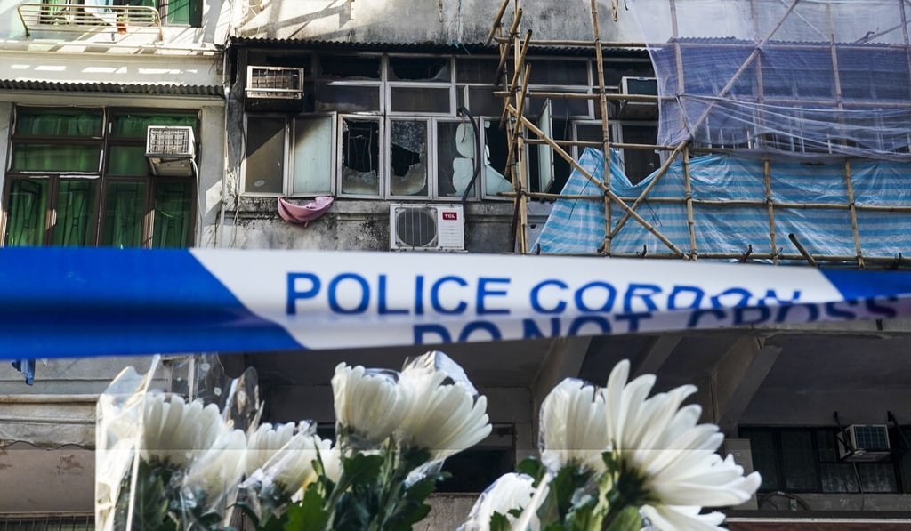 The fire quickly spread on the building’s first floor. Photo: Felix Wong