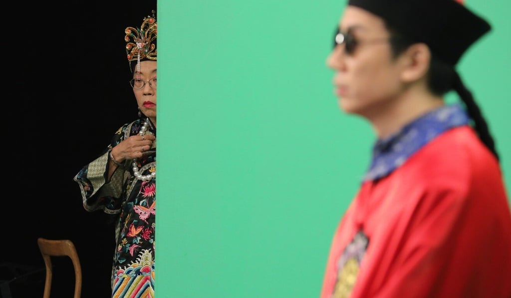 Ng Chi-sum (left) on the set of the last episode of ‘Headliner’. Photo: Dickson Lee Ng Chi-sum (left) on the set of the last episode of ‘Headliner’. Photo: Dickson Lee