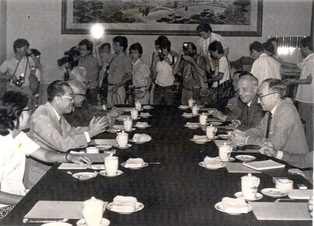 Chinese vice foreign minister Yao Guang (second from left), Hong Kong governor Edward Youde (second from right) and British ambassador to China Percy Cradock (far right) at Sino-British talks in the 1980s. Photo: AP