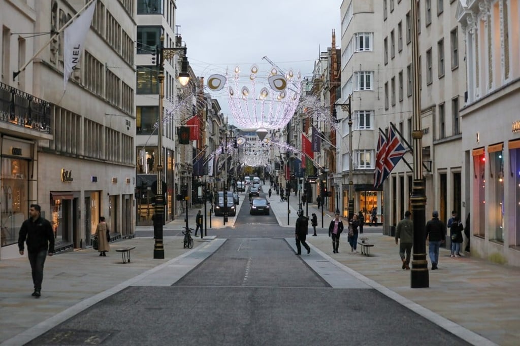 Bond Street in London has been hit hard because of its reliance on foreign shoppers and by the lack of office workers commuting into the city because they are working from home. Photo: Bloomberg