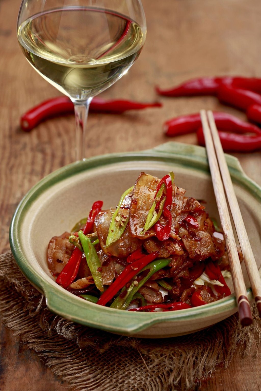 The spicy flavours of Hunan cuisine are complemented by a glass of Bourgogne white, but the region’s red wines are recommended with fiery dishes as well. Photo: BIVB / Droits réservés
