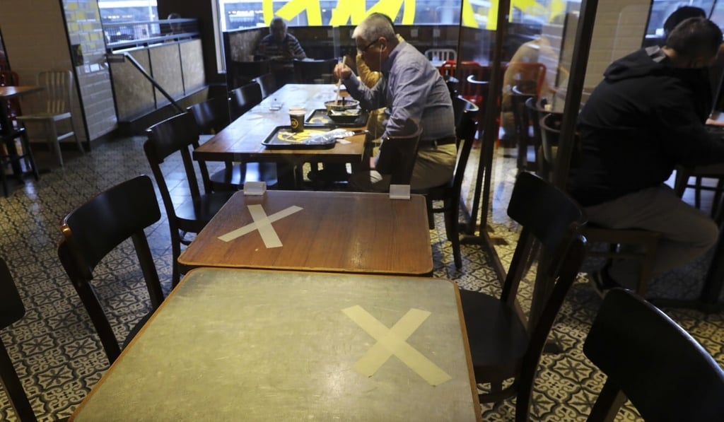 Hong Kong diners eat lunch under tough new social-distancing measures. Photo: Dickson Lee