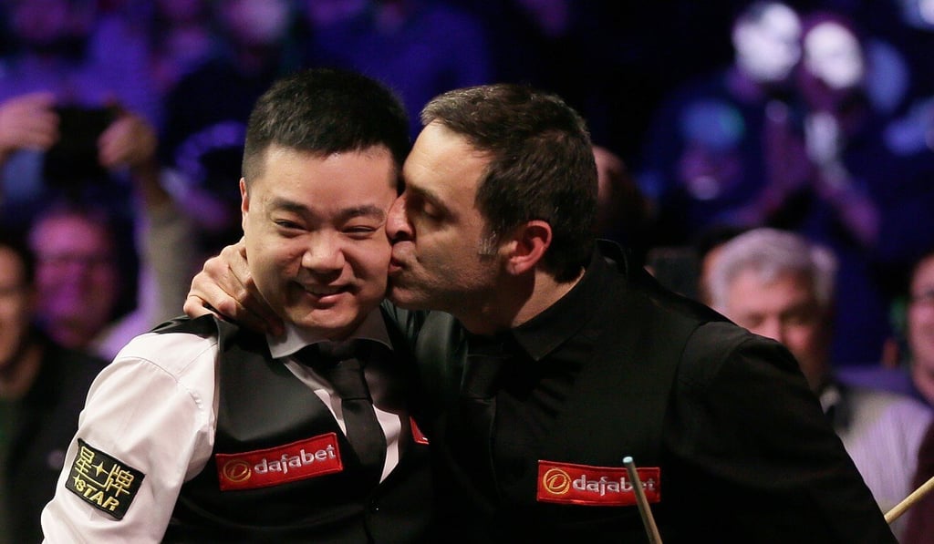 Ding and O'Sullivan share a kiss at the 2019 Snooker Masters. Photo: Xinhua Ding and O'Sullivan share a kiss at the 2019 Snooker Masters. Photo: Xinhua