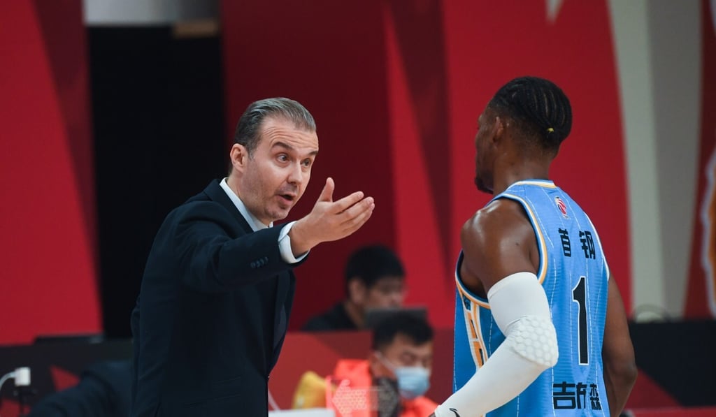 Beijing Ducks head coach Simone Pianigiani gives instructions in his side’s loss to the Shaanxi Loongs. Photo: Xinhua