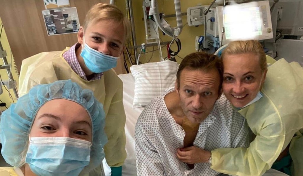Russian opposition figure Alexei Navalny poses for a photo with his family members in hospital in September. Photo: Daria Navalny via Instagram/dpa