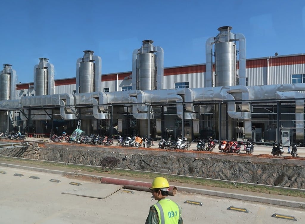 A worker outside a factory of Contemporary Amperex Technology in the Zhejiang provincial city of Ningde on December 16, 2016. Photo: Reuters