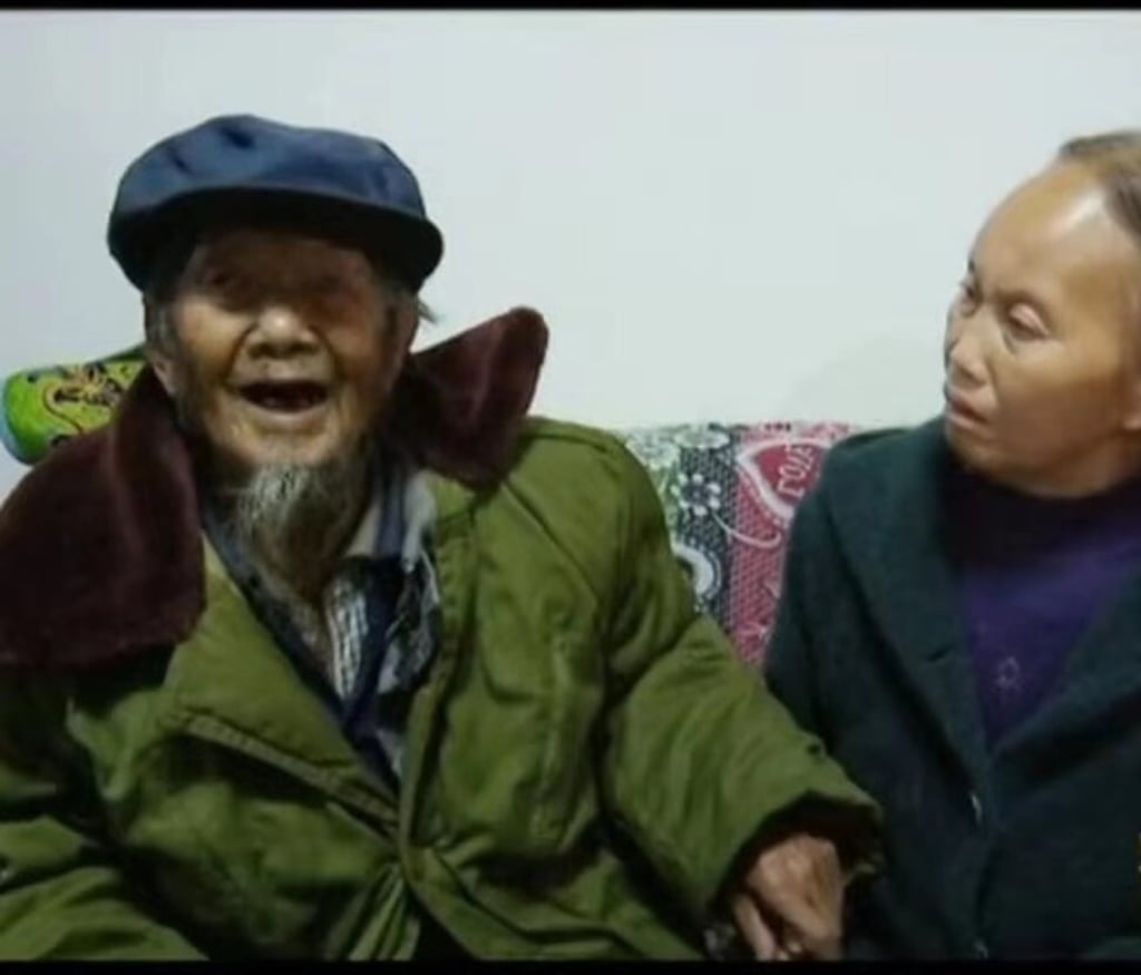 Dezliangz and her father in their Guizhou home.