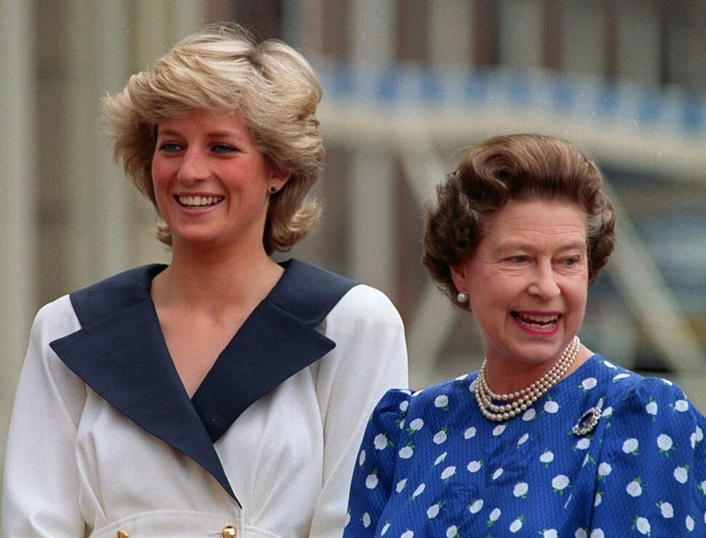 Diana, Princess of Wales, and Queen Elizabeth smile to well-wishers outside Clarence House in 1987. Photo: AP Diana, Princess of Wales, and Queen Elizabeth smile to well-wishers outside Clarence House in 1987. Photo: AP