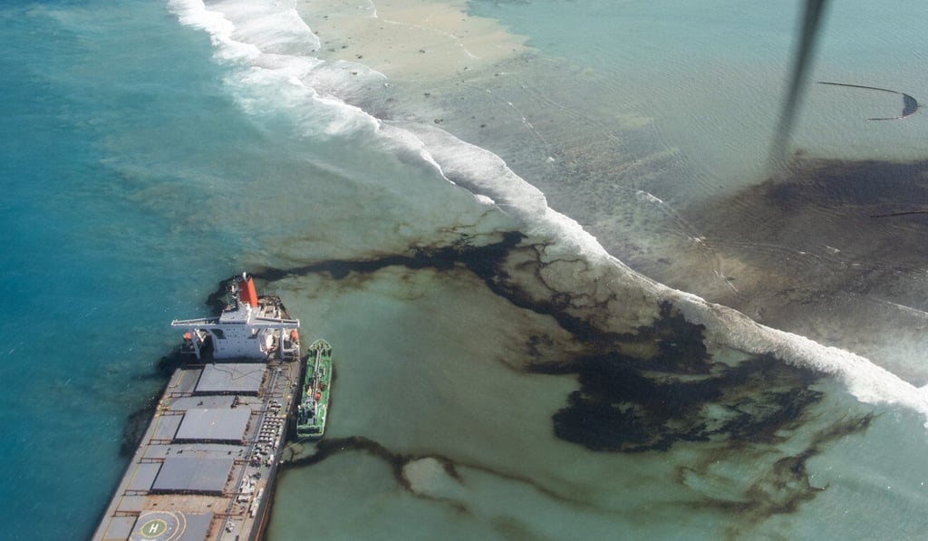 A general view of the oil leaking from the MV Wakashio. Photo: EMAE